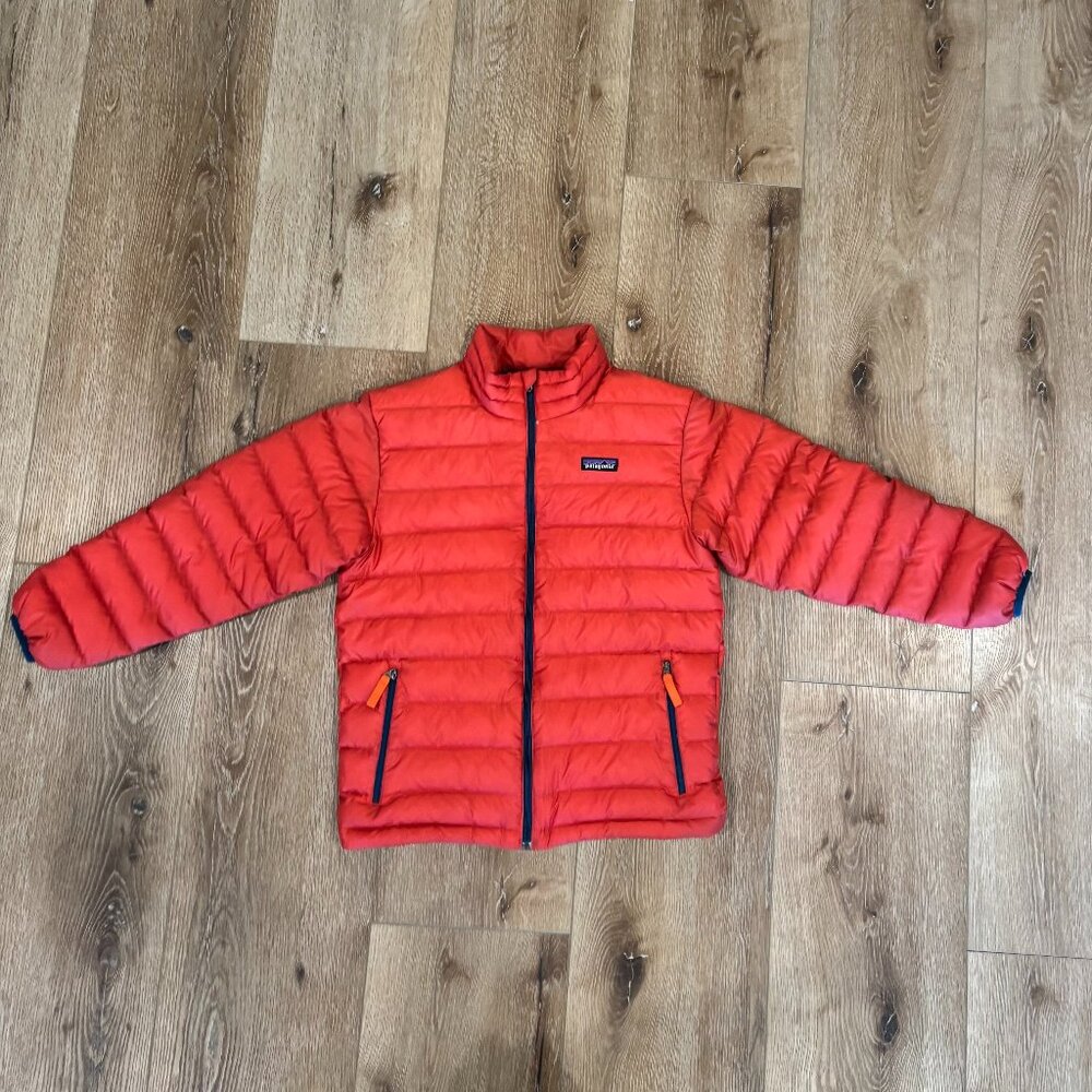 Patagonia Brick Red Quilted Jacket with Blue Accents